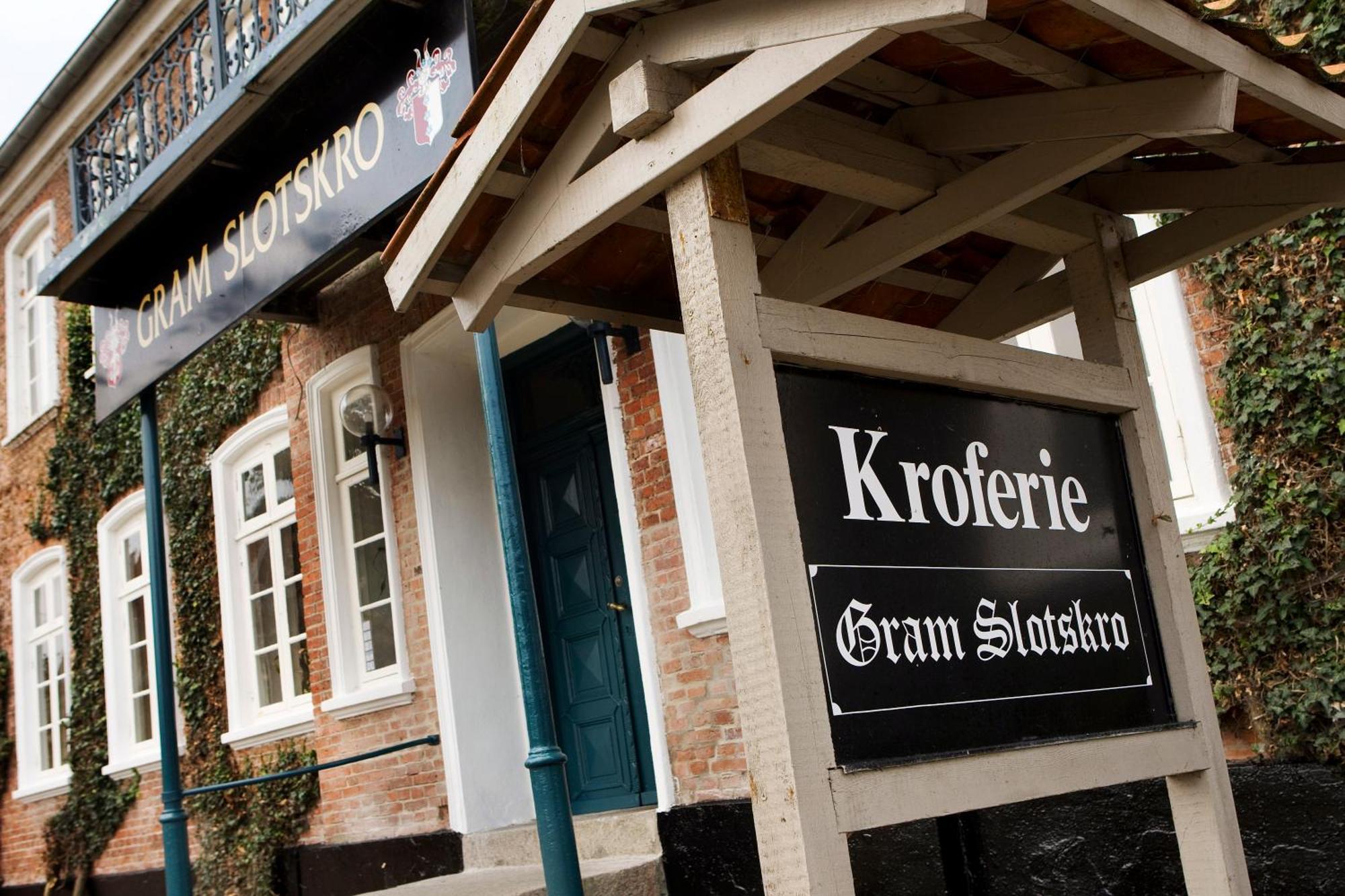 Den Gamle Kro Ved Gram Slot Exteriör bild